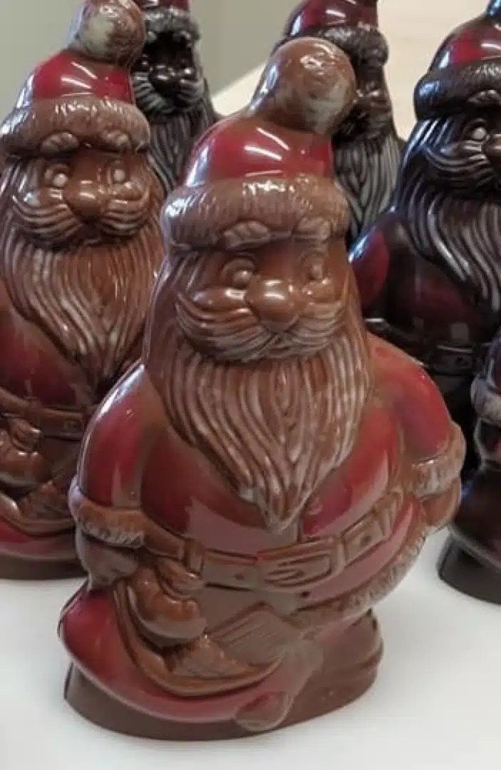 Père nöel lait avec friture noire et lait à l'intérieur