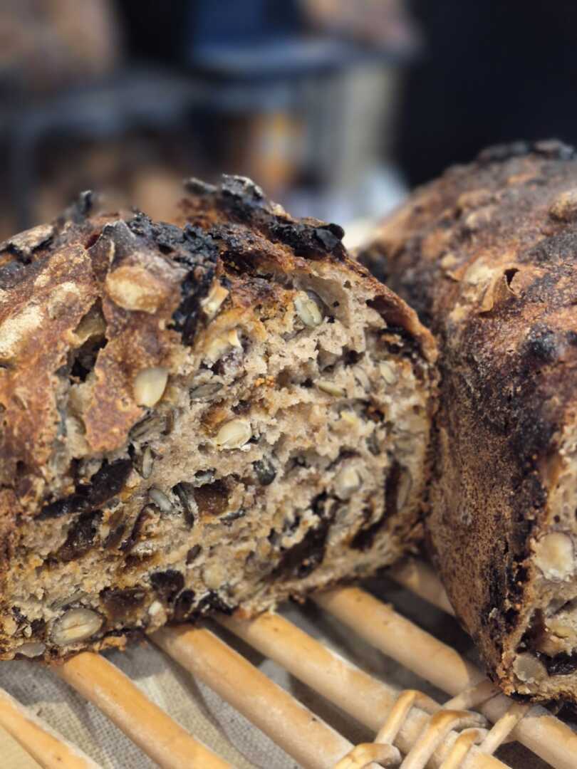 Pain figues, abricots, griottes, noisettes et courges 2,4kg