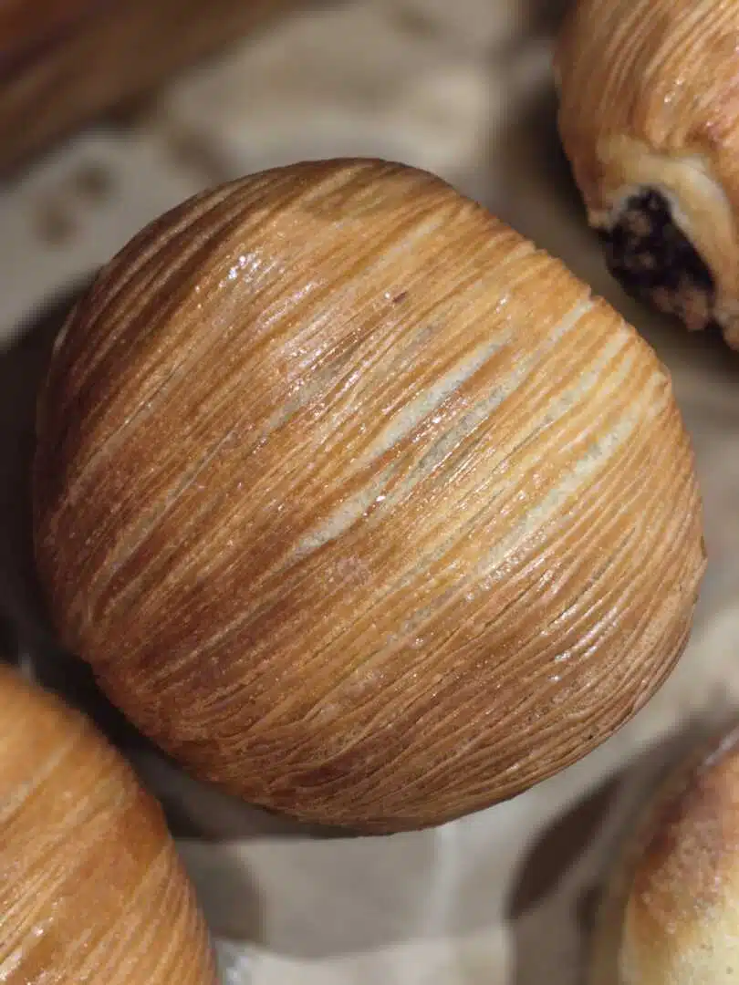 Croissant fourré à la pâte à cookie